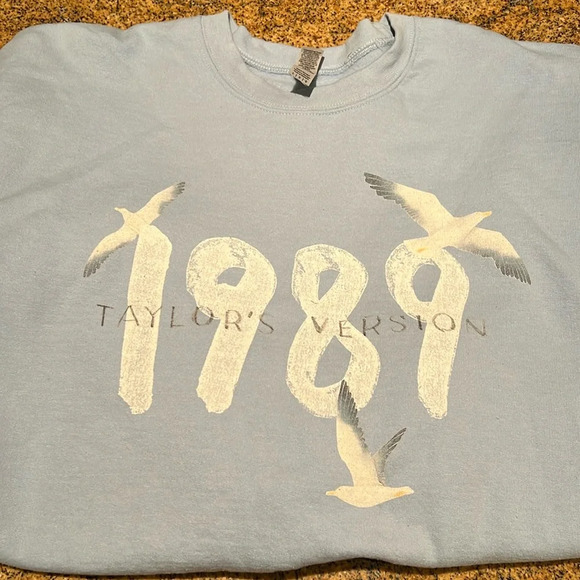 Taylor Swift Inspired 1989 Taylor’s Version Crewneck Sweatshirt - Picture 1 of 5